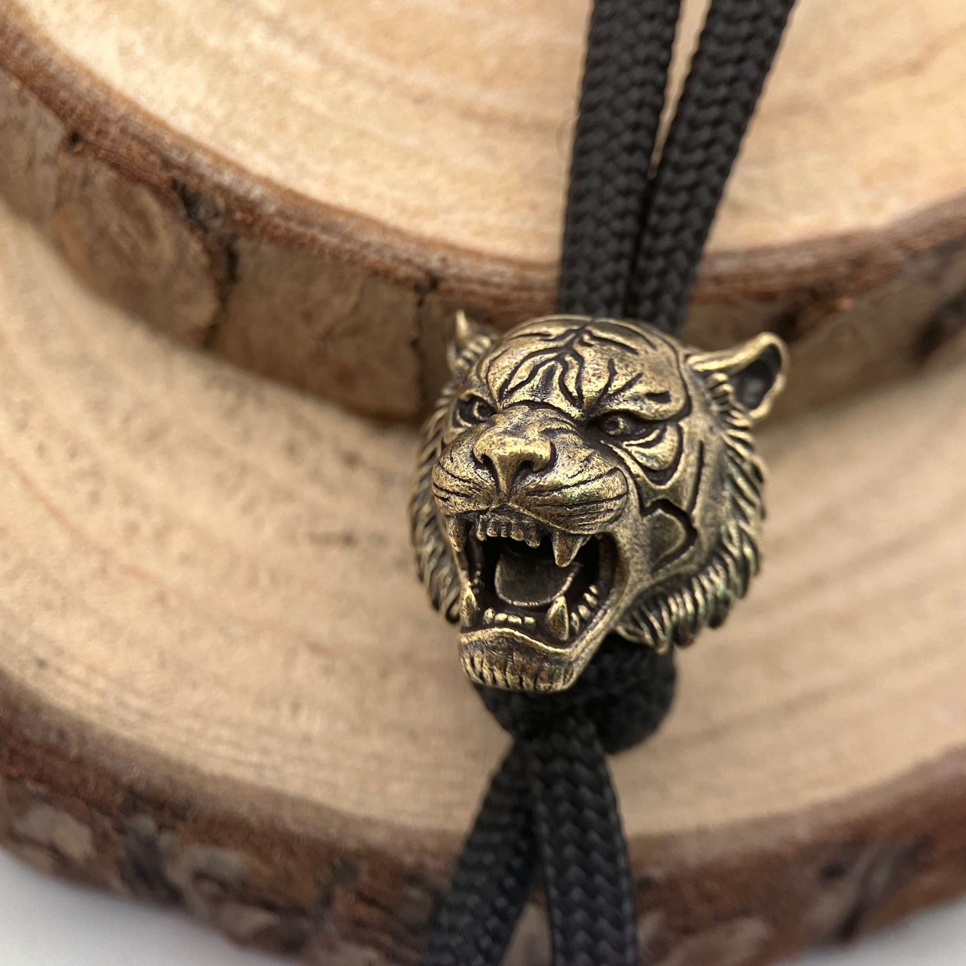 タイガーヘッド真鍮ナイフビーズ EDC アウトドア DIY  - Paracord Survival Bracelet のレビューと価格